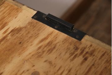 昭和中期の衣装箪笥の見た目を変えずに綺麗にリペア!クリーニングと可動部の調整。クリアワックス仕上げ。(ローチェスト、収納箪笥、引き出し)