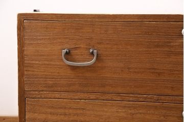 昭和中期の衣装箪笥の見た目を変えずに綺麗にリペア!クリーニングと可動部の調整。クリアワックス仕上げ。(ローチェスト、収納箪笥、引き出し)