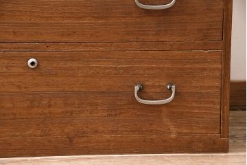 昭和中期の衣装箪笥の見た目を変えずに綺麗にリペア!クリーニングと可動部の調整。クリアワックス仕上げ。(ローチェスト、収納箪笥、引き出し)