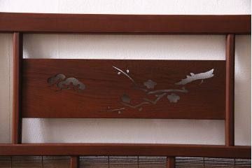 御簾戸4枚をリペア&カスタム!上下に分割し8枚にリメイク。引き手を取り付け。すだれ以外の部分を赤味がかった茶色で着色し仕上げ。(建具、簾戸、簀戸、葭戸、夏戸、すど)