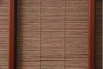 御簾戸4枚をリペア&カスタム!上下に分割し8枚にリメイク。引き手を取り付け。すだれ以外の部分を赤味がかった茶色で着色し仕上げ。(建具、簾戸、簀戸、葭戸、夏戸、すど)