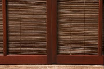 御簾戸4枚をリペア&カスタム!上下に分割し8枚にリメイク。引き手を取り付け。すだれ以外の部分を赤味がかった茶色で着色し仕上げ。(建具、簾戸、簀戸、葭戸、夏戸、すど)