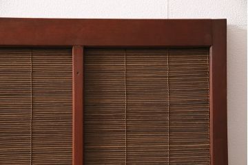 御簾戸4枚をリペア&カスタム!上下に分割し8枚にリメイク。引き手を取り付け。すだれ以外の部分を赤味がかった茶色で着色し仕上げ。(建具、簾戸、簀戸、葭戸、夏戸、すど)