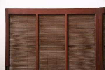 御簾戸4枚をリペア&カスタム!上下に分割し8枚にリメイク。引き手を取り付け。すだれ以外の部分を赤味がかった茶色で着色し仕上げ。(建具、簾戸、簀戸、葭戸、夏戸、すど)