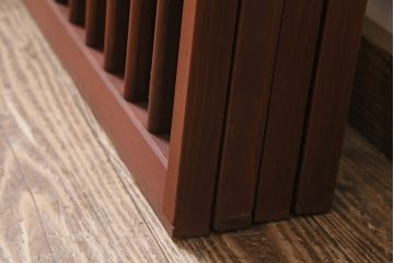 御簾戸4枚をリペア&カスタム!上下に分割し8枚にリメイク。引き手を取り付け。すだれ以外の部分を赤味がかった茶色で着色し仕上げ。(建具、簾戸、簀戸、葭戸、夏戸、すど)