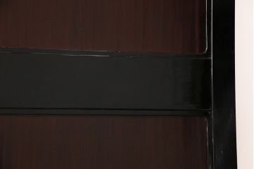 漆塗りの帯戸2枚をリペア&カスタム!設置場所に合わせてリサイズ。新材は漆塗りを再現して仕上げ。戸車を取り付け。(引き戸、建具)