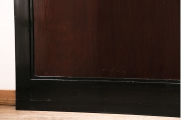 漆塗りの帯戸2枚をリペア&カスタム!設置場所に合わせてリサイズ。新材は漆塗りを再現して仕上げ。戸車を取り付け。(引き戸、建具)