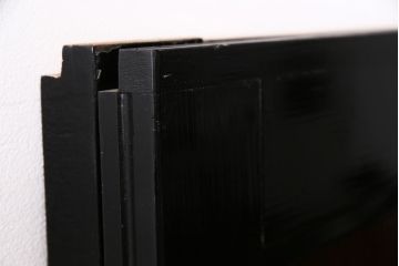 漆塗りの帯戸2枚をリペア&カスタム!設置場所に合わせてリサイズ。新材は漆塗りを再現して仕上げ。戸車を取り付け。(引き戸、建具)