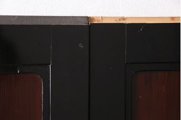 漆塗りの帯戸2枚をリペア&カスタム!設置場所に合わせてリサイズ。新材は漆塗りを再現して仕上げ。戸車を取り付け。(引き戸、建具)