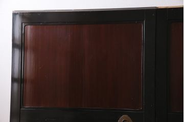 漆塗りの帯戸2枚をリペア&カスタム!設置場所に合わせてリサイズ。新材は漆塗りを再現して仕上げ。戸車を取り付け。(引き戸、建具)