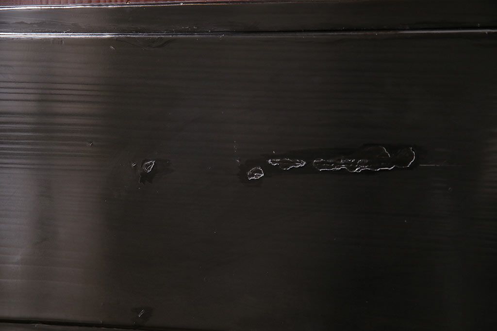 漆塗りの帯戸2枚をリペア&カスタム!設置場所に合わせてリサイズ。新材は漆塗りを再現して仕上げ。戸車を取り付け。(引き戸、建具)