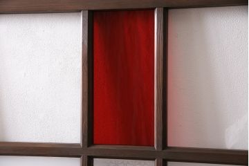 ガラス戸3枚をリペア&カスタム!クリアガラス、赤の色ガラス、すりガラス、花菱模様ガラスを組み入れ。引き手、戸車を取り付け。ウォルナットで着色し仕上げ。(引き戸、建具)