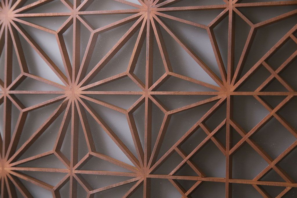 昭和中期の組子帯戸2枚をリペア&カスタム!設置場所に合わせてリサイズ。框の溝加工。現状に近しい色味に着色し仕上げ。(引き戸、建具)