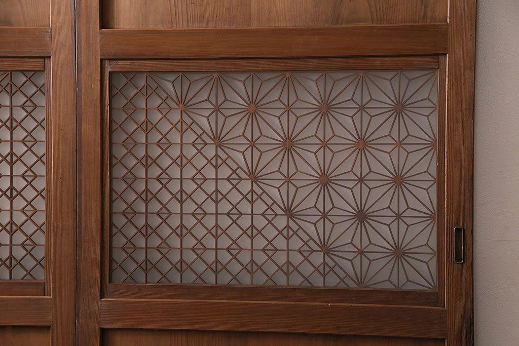 昭和中期の組子帯戸2枚をリペア&カスタム!設置場所に合わせてリサイズ。框の溝加工。現状に近しい色味に着色し仕上げ。(引き戸、建具)