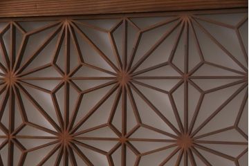 昭和中期の組子帯戸2枚をリペア&カスタム!設置場所に合わせてリサイズ。框の溝加工。現状に近しい色味に着色し仕上げ。(引き戸、建具)