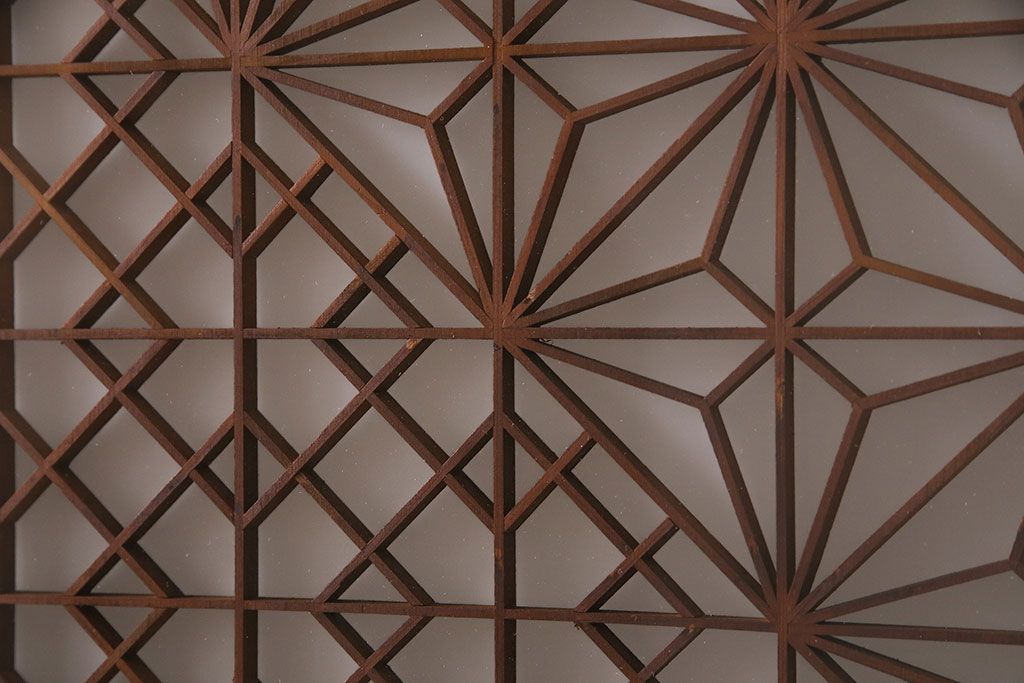 昭和中期の組子帯戸2枚をリペア&カスタム!設置場所に合わせてリサイズ。框の溝加工。現状に近しい色味に着色し仕上げ。(引き戸、建具)