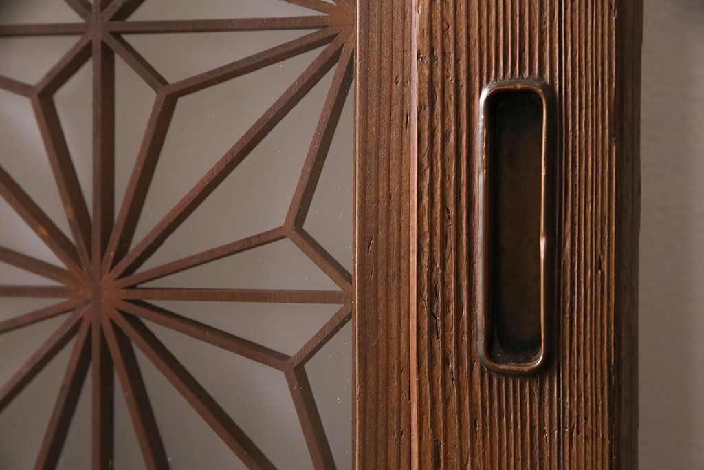 昭和中期の組子帯戸2枚をリペア&カスタム!設置場所に合わせてリサイズ。框の溝加工。現状に近しい色味に着色し仕上げ。(引き戸、建具)