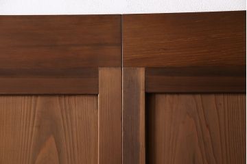 昭和中期の組子帯戸2枚をリペア&カスタム!設置場所に合わせてリサイズ。框の溝加工。現状に近しい色味に着色し仕上げ。(引き戸、建具)