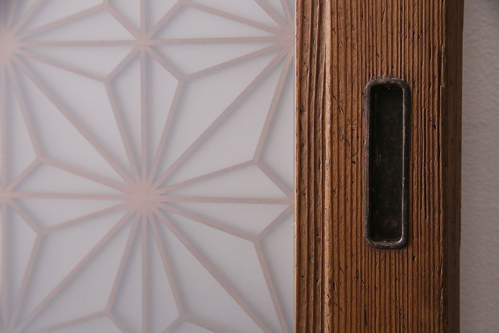 昭和中期の組子帯戸2枚をリペア&カスタム!設置場所に合わせてリサイズ。框の溝加工。現状に近しい色味に着色し仕上げ。(引き戸、建具)