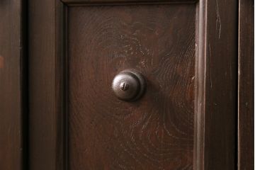 昭和初期の戸棚をリペア&カスタム!傷んだ木部の交換。濃い茶色で着色し仕上げ。(収納棚、キャビネット)