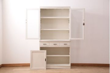 昭和初期の食器棚をリペア&カスタム!可動部の調整。アンティークホワイトのエイジング塗装で仕上げ。(収納棚、カップボード、キャビネット)