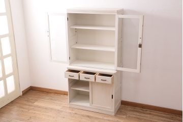 昭和初期の食器棚をリペア&カスタム!可動部の調整。アンティークホワイトのエイジング塗装で仕上げ。(収納棚、カップボード、キャビネット)