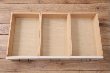 昭和初期の食器棚をリペア&カスタム!可動部の調整。アンティークホワイトのエイジング塗装で仕上げ。(収納棚、カップボード、キャビネット)