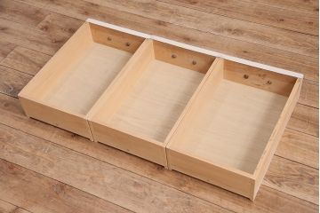 昭和初期の食器棚をリペア&カスタム!可動部の調整。アンティークホワイトのエイジング塗装で仕上げ。(収納棚、カップボード、キャビネット)