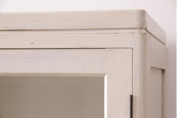 昭和初期の食器棚をリペア&カスタム!可動部の調整。アンティークホワイトのエイジング塗装で仕上げ。(収納棚、カップボード、キャビネット)