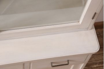 昭和初期の食器棚をリペア&カスタム!可動部の調整。アンティークホワイトのエイジング塗装で仕上げ。(収納棚、カップボード、キャビネット)