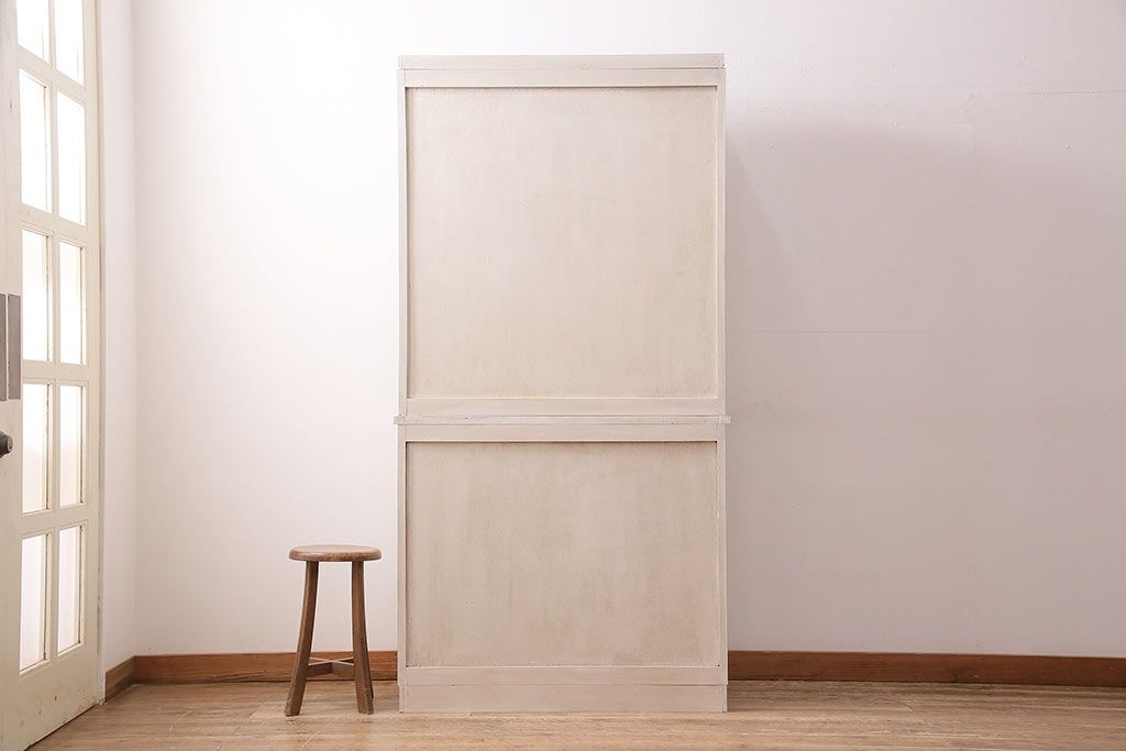 昭和初期の食器棚をリペア&カスタム!可動部の調整。アンティークホワイトのエイジング塗装で仕上げ。(収納棚、カップボード、キャビネット)