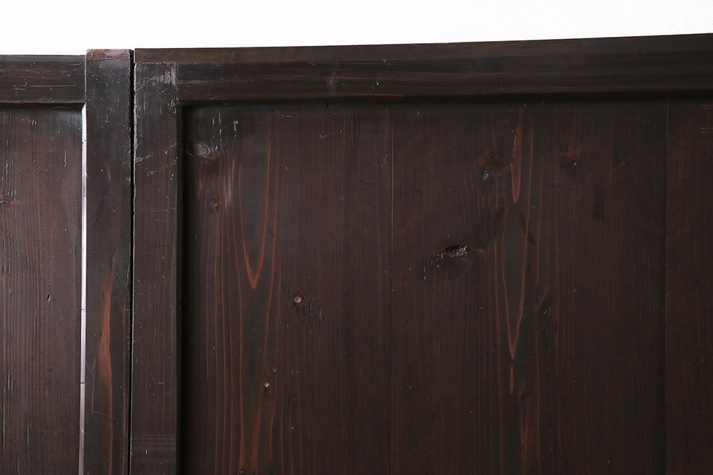 格子帯戸3枚をリペア&カスタム!設置場所に合わせてリサイズ。すりガラスへ入れ替え。濃い茶色で着色し仕上げ。(引き戸、建具)