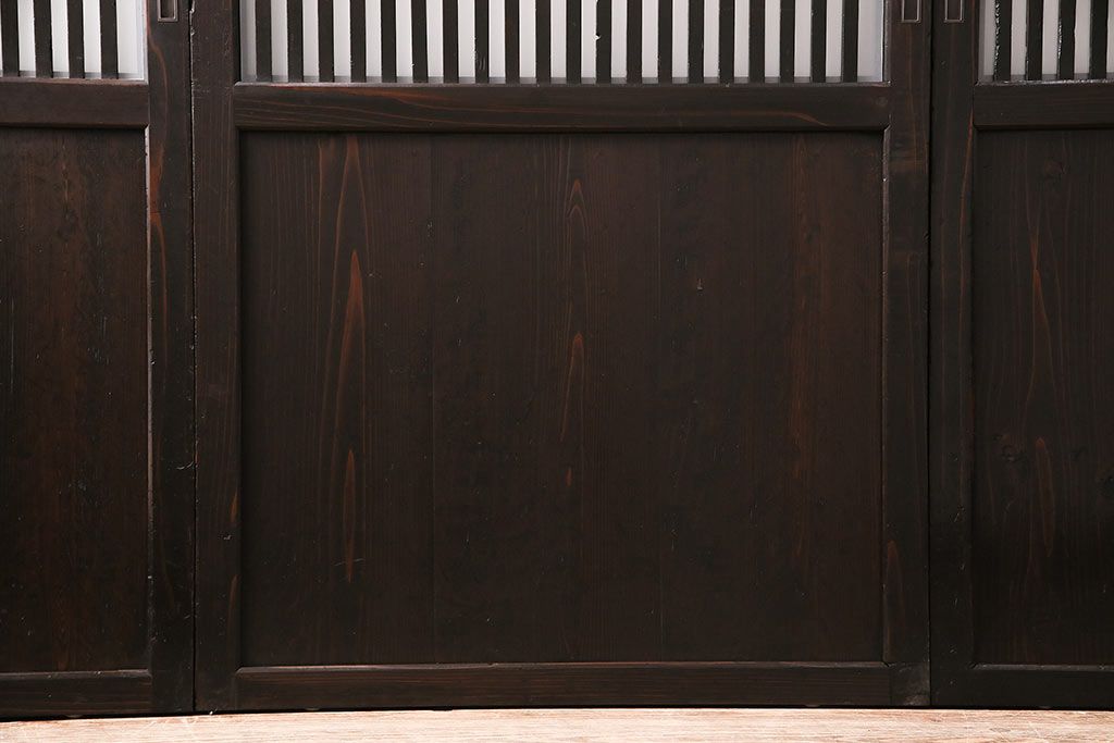 格子帯戸3枚をリペア&カスタム!設置場所に合わせてリサイズ。すりガラスへ入れ替え。濃い茶色で着色し仕上げ。(引き戸、建具)