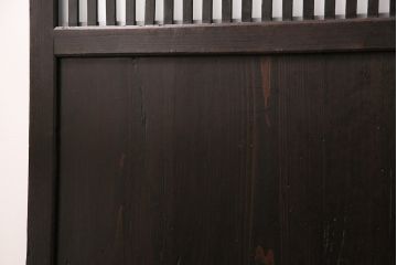 格子帯戸3枚をリペア&カスタム!設置場所に合わせてリサイズ。すりガラスへ入れ替え。濃い茶色で着色し仕上げ。(引き戸、建具)