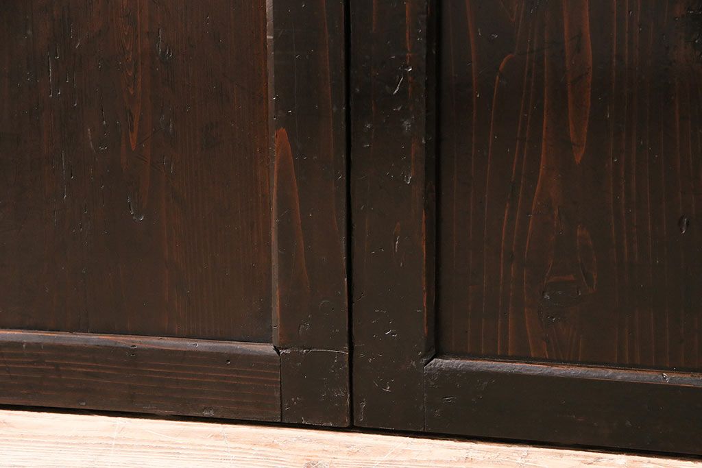 格子帯戸3枚をリペア&カスタム!設置場所に合わせてリサイズ。すりガラスへ入れ替え。濃い茶色で着色し仕上げ。(引き戸、建具)