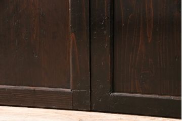 格子帯戸3枚をリペア&カスタム!設置場所に合わせてリサイズ。すりガラスへ入れ替え。濃い茶色で着色し仕上げ。(引き戸、建具)