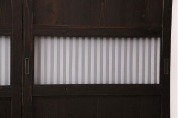 格子帯戸3枚をリペア&カスタム!設置場所に合わせてリサイズ。すりガラスへ入れ替え。濃い茶色で着色し仕上げ。(引き戸、建具)