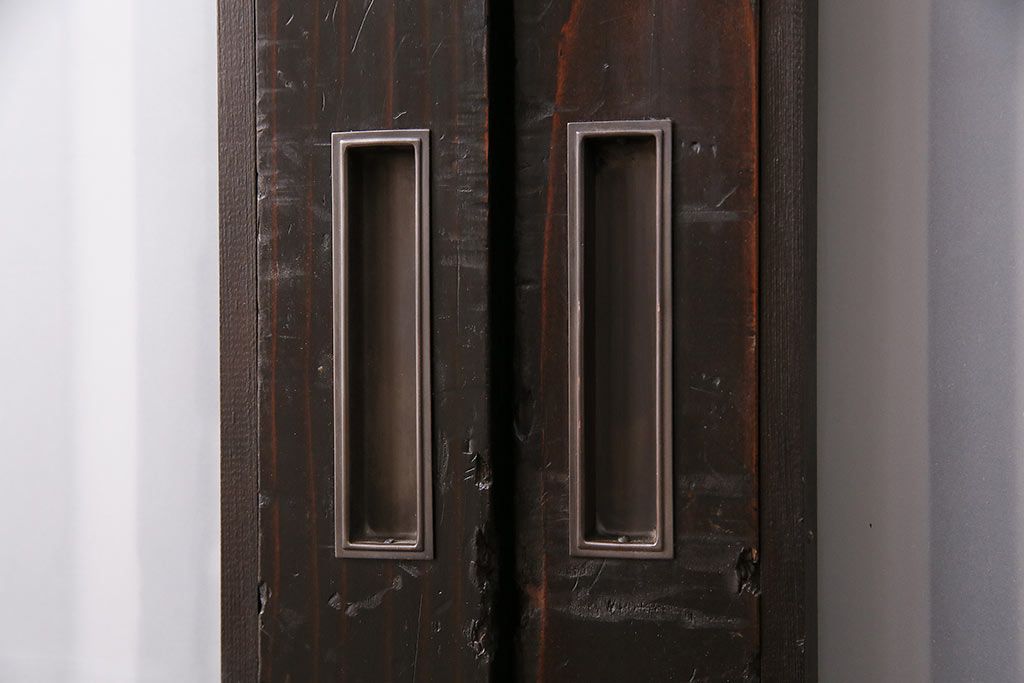 格子帯戸3枚をリペア&カスタム!設置場所に合わせてリサイズ。すりガラスへ入れ替え。濃い茶色で着色し仕上げ。(引き戸、建具)