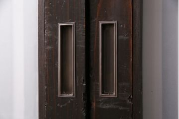 格子帯戸3枚をリペア&カスタム!設置場所に合わせてリサイズ。すりガラスへ入れ替え。濃い茶色で着色し仕上げ。(引き戸、建具)