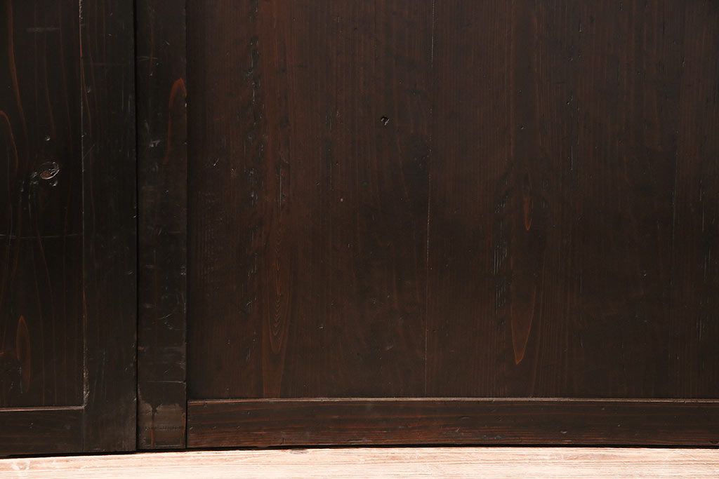 格子帯戸3枚をリペア&カスタム!設置場所に合わせてリサイズ。すりガラスへ入れ替え。濃い茶色で着色し仕上げ。(引き戸、建具)