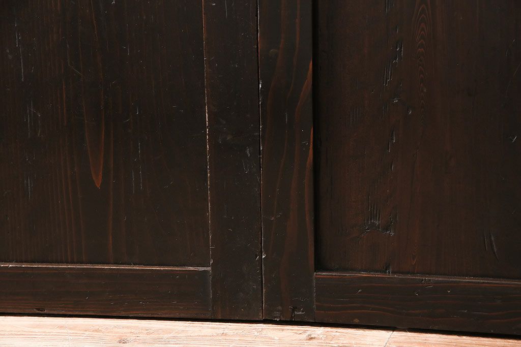 格子帯戸3枚をリペア&カスタム!設置場所に合わせてリサイズ。すりガラスへ入れ替え。濃い茶色で着色し仕上げ。(引き戸、建具)