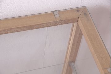 昭和中期のガラスケースの見た目を変えずに綺麗にリペア!欠損した引き出しを新たに製作。1トーン落ち着いた色味に着色し仕上げ。(ショーケース、陳列棚)