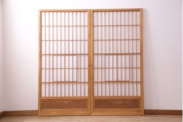 昭和中期の障子戸2枚をリペア&カスタム!設置場所に合わせてリサイズ。戸車を取り付け。障子の張り替え。明るい色味に着色し仕上げ。(引き戸、建具)