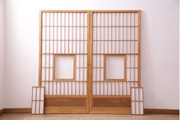 昭和中期の障子戸2枚をリペア&カスタム!設置場所に合わせてリサイズ。戸車を取り付け。障子の張り替え。明るい色味に着色し仕上げ。(引き戸、建具)