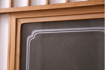 昭和中期の障子戸2枚をリペア&カスタム!設置場所に合わせてリサイズ。戸車を取り付け。障子の張り替え。明るい色味に着色し仕上げ。(引き戸、建具)