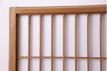 昭和中期の障子戸2枚をリペア&カスタム!設置場所に合わせてリサイズ。戸車を取り付け。障子の張り替え。明るい色味に着色し仕上げ。(引き戸、建具)