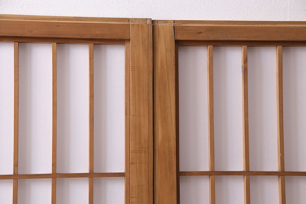 昭和中期の障子戸2枚をリペア&カスタム!設置場所に合わせてリサイズ。戸車を取り付け。障子の張り替え。明るい色味に着色し仕上げ。(引き戸、建具)