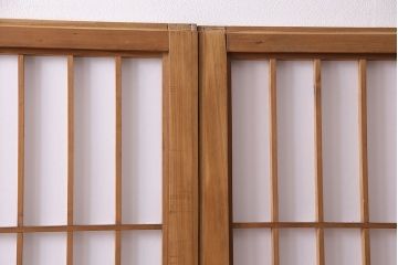 昭和中期の障子戸2枚をリペア&カスタム!設置場所に合わせてリサイズ。戸車を取り付け。障子の張り替え。明るい色味に着色し仕上げ。(引き戸、建具)