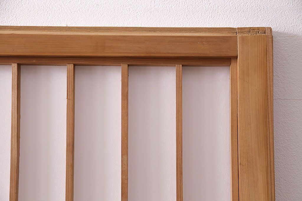 昭和中期の障子戸2枚をリペア&カスタム!設置場所に合わせてリサイズ。戸車を取り付け。障子の張り替え。明るい色味に着色し仕上げ。(引き戸、建具)