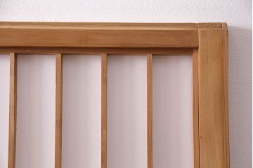 昭和中期の障子戸2枚をリペア&カスタム!設置場所に合わせてリサイズ。戸車を取り付け。障子の張り替え。明るい色味に着色し仕上げ。(引き戸、建具)